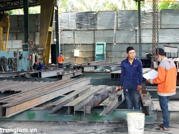 Công tác chuẩn bị sắt thép xây dựng công trình ĐH Văn Lang